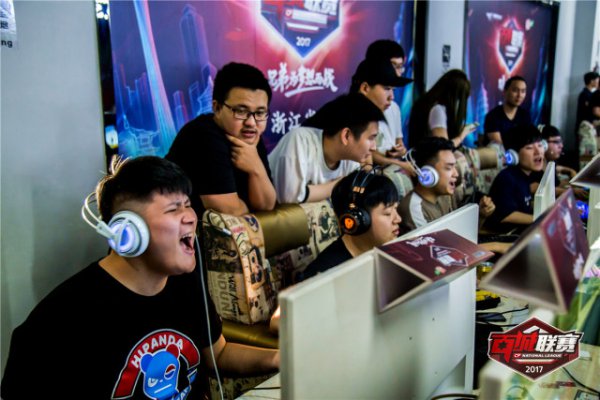 和不懈拼搏 和不懈拼搏