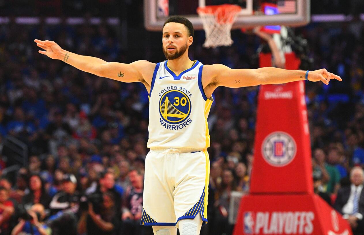 郑钦文亮相查尔斯顿！与奥斯塔彭科合练，一路好签冠军已经稳了？.