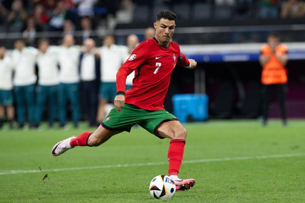 劳塔罗全场数据：进1球，5次射门2次射正，3次过人，2次关键传球.