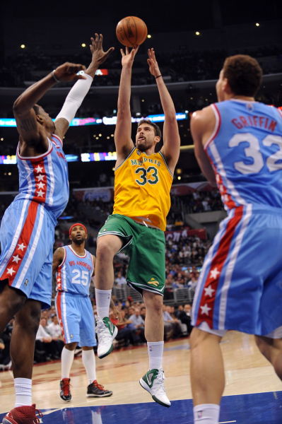 波媒：什琴斯尼将在周一与巴萨签约，次日现场观战欧冠